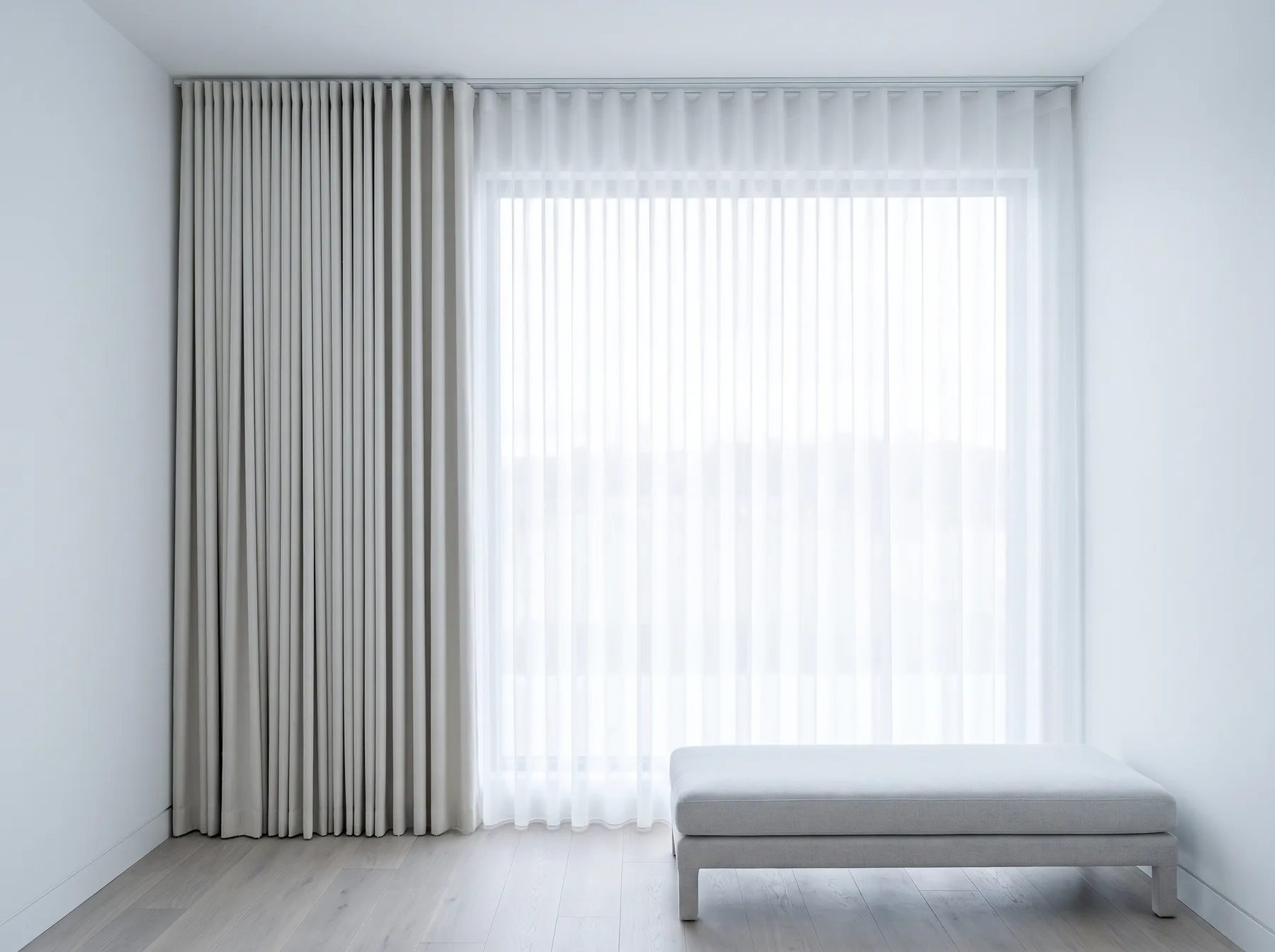The same window shown dressed with wave-fold curtains in the AI preview